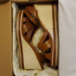 Bass tan and light brown wedge